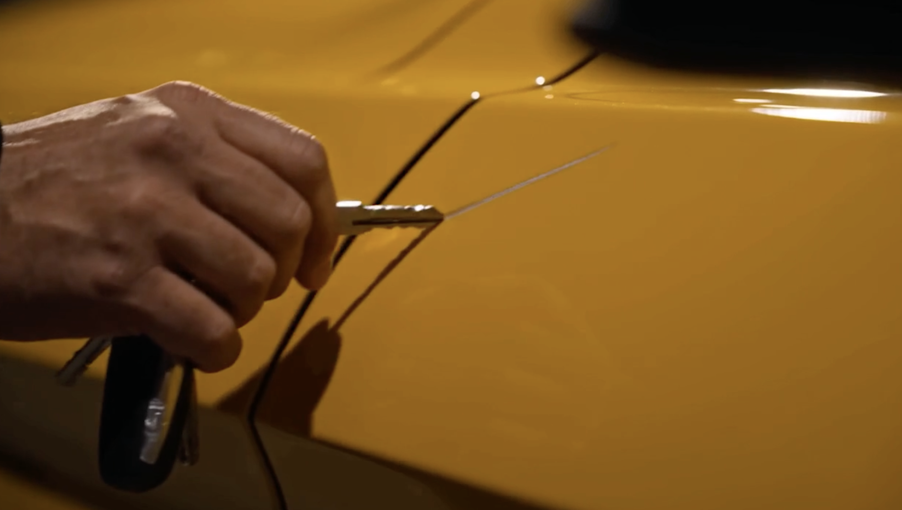 A tool tested against glossy yellow paint protected by Forever Young PPF